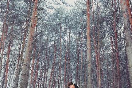 Зимняя фотосессия в сосновом лесу
