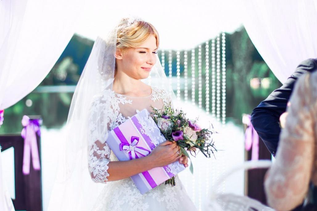 Свадьба в сиреневом цвете в парк-отеле Грумант