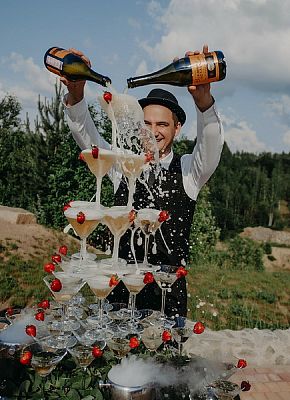 Пирамида из шампанского
