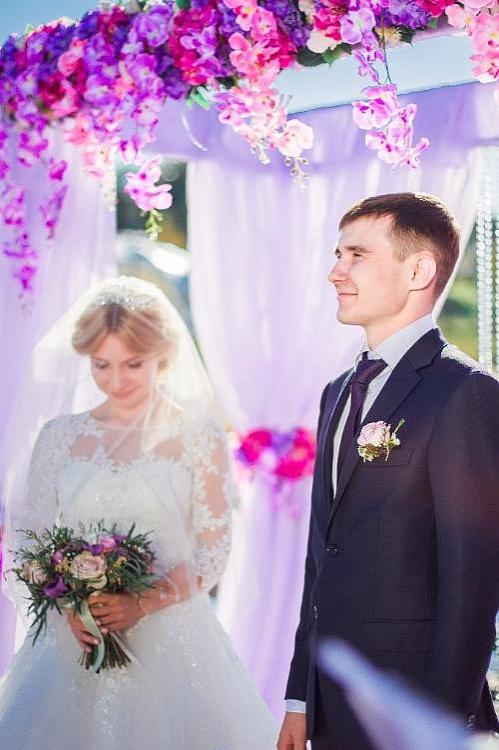 Свадьба в сиреневом цвете в парк-отеле Грумант