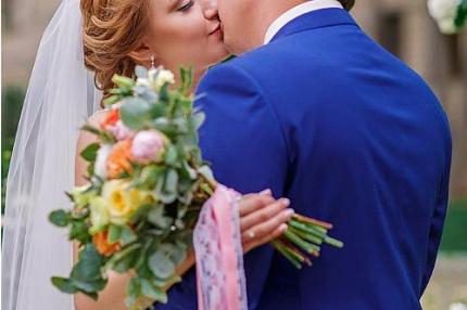 Нежная персиковая свадьба в парк-отеле Грумант