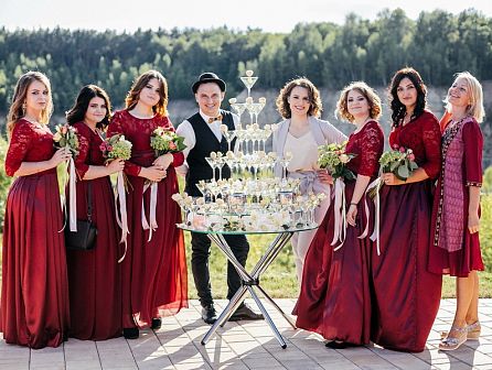 Пирамида из шампанского